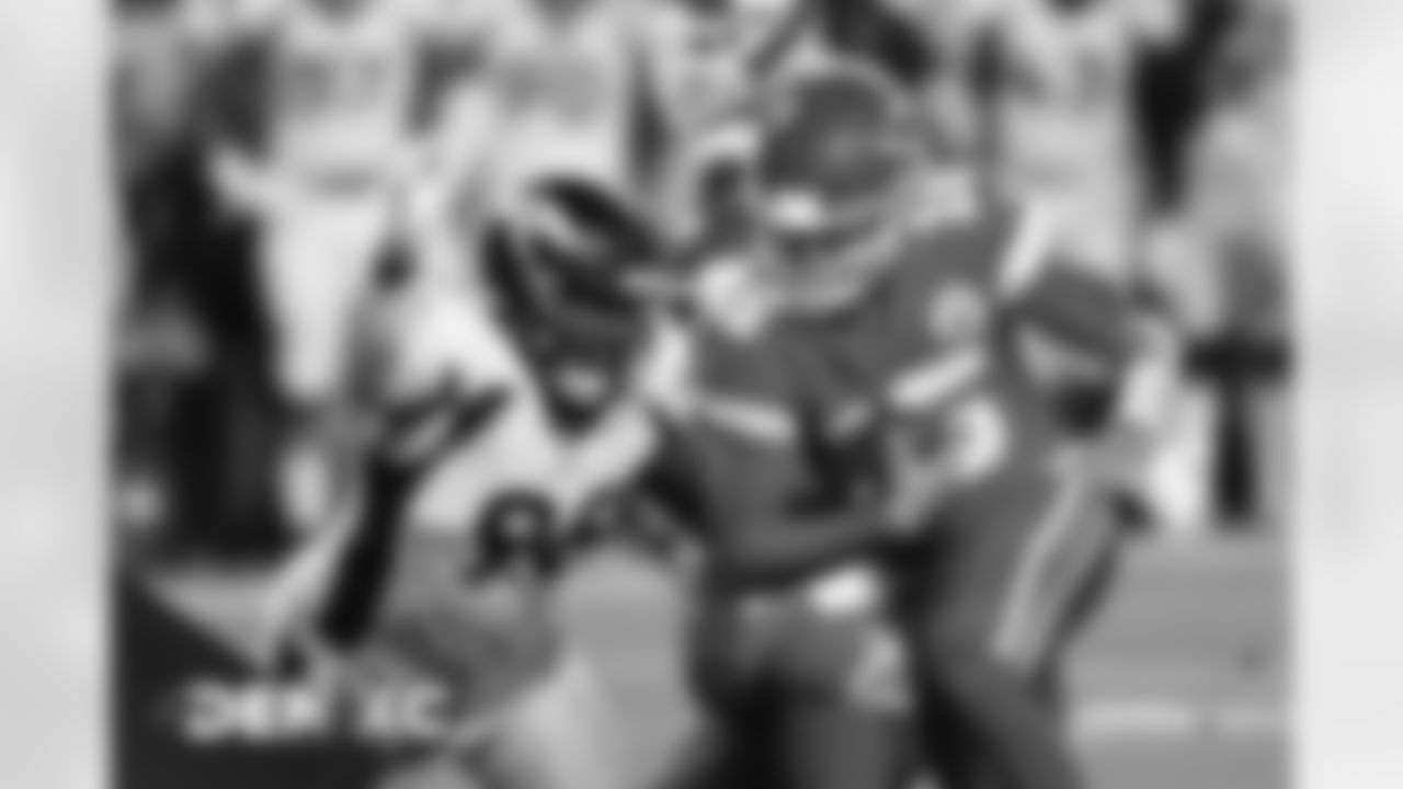 Game action during the second half of the Broncos' Week 13 game against the Kansas City Chiefs at Arrowhead Stadium in Kansas City, Missouri. (Photo by David Dermer)