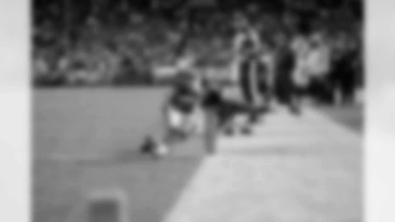 Denver Broncos running back Melvin Gordon (25) scores a touchdown during an NFL football game against the Cleveland Browns on Thursday, October 21, 2021 in Cleveland, Ohio. (Cooper Neill/NFL)
