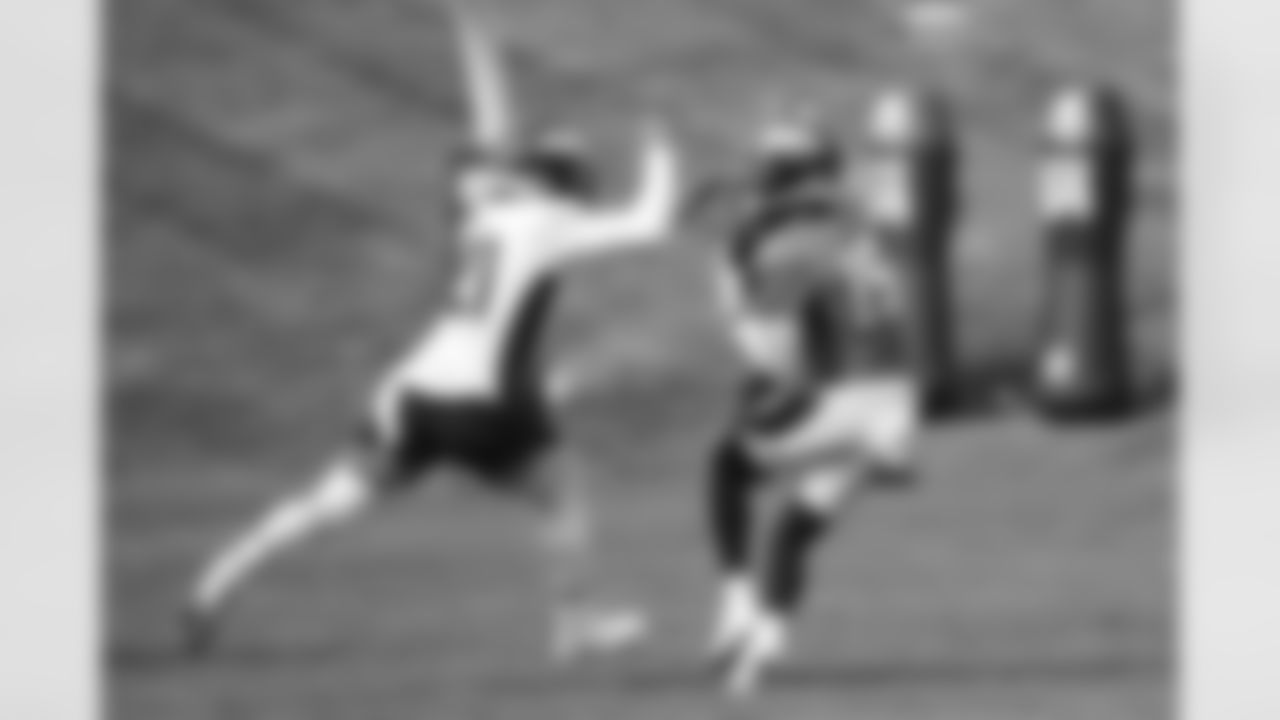 Fred Brown catches a deep pass during the ninth training camp practice at UCHealth Training Center on August 24, 2020. (Photo by Ben Swanson)