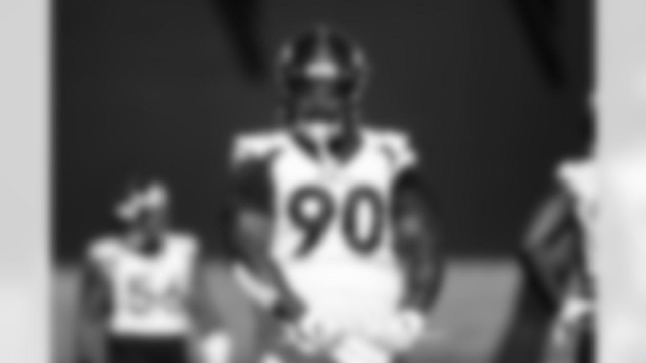 DeShawn Williams flexes during the 16th practice of training camp at UCHealth Training Center on September 3, 2020. (Photo by Ben Swanson)