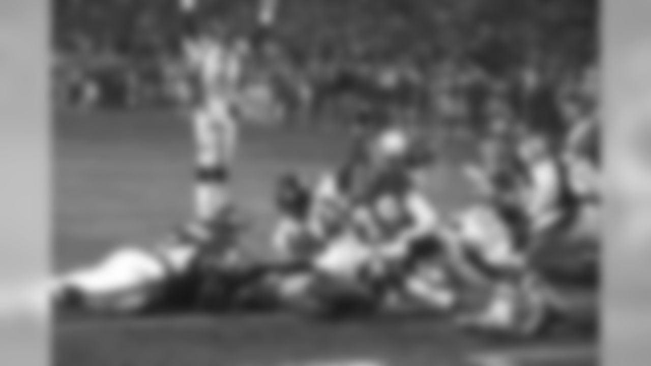 Kansas City: With a little more than 12 minutes to go in the fourth quarter, Terrell Davis took the handoff from John Elway and led by a block by Shannon Sharpe, scored the touchdown that would put the Broncos ahead for good against the Kansas City Chiefs at Arrowhead Stadium in Kansas City, MO on January 4, 1998.