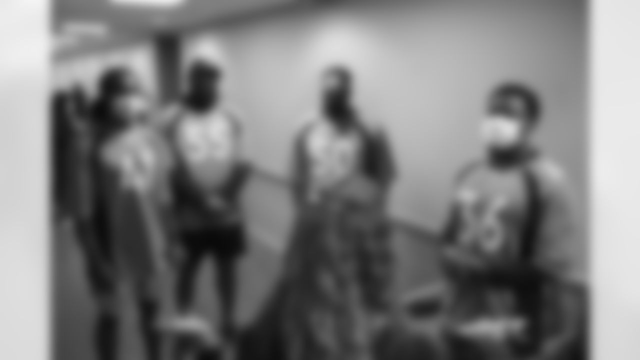 Anthony Harris, Bradley Chubb, Jonas Griffith, Devine Ozigbo during a visit to patients and staff on Tuesday, September 27, 2022 at UCHealth in Aurora, Colorado.
Photo by Gabriel Christus/Denver Broncos