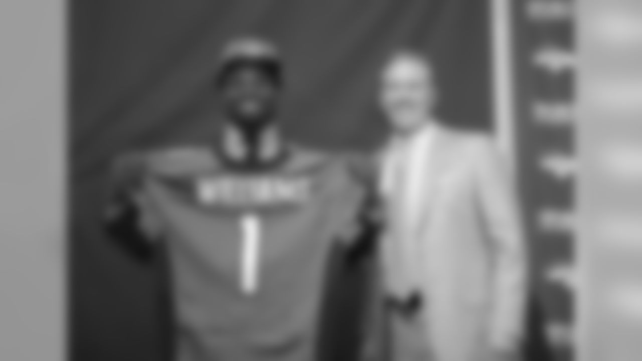 Williams poses with his Broncos jersey.
