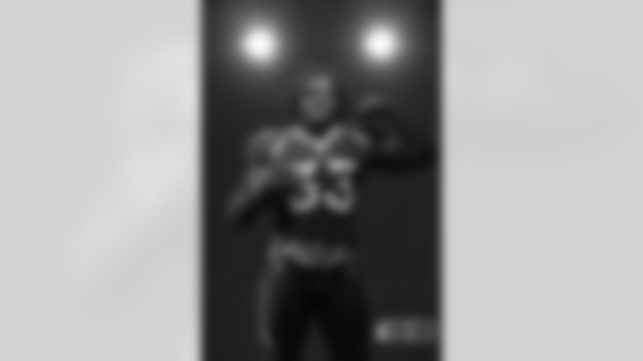 Javonte Williams poses for a portrait in the blue alternate uniforms on Wednesday, September 21, 2022 at UCHealth Training Center in Englewood, Colorado.
Photo by Gabriel Christus/Denver Broncos