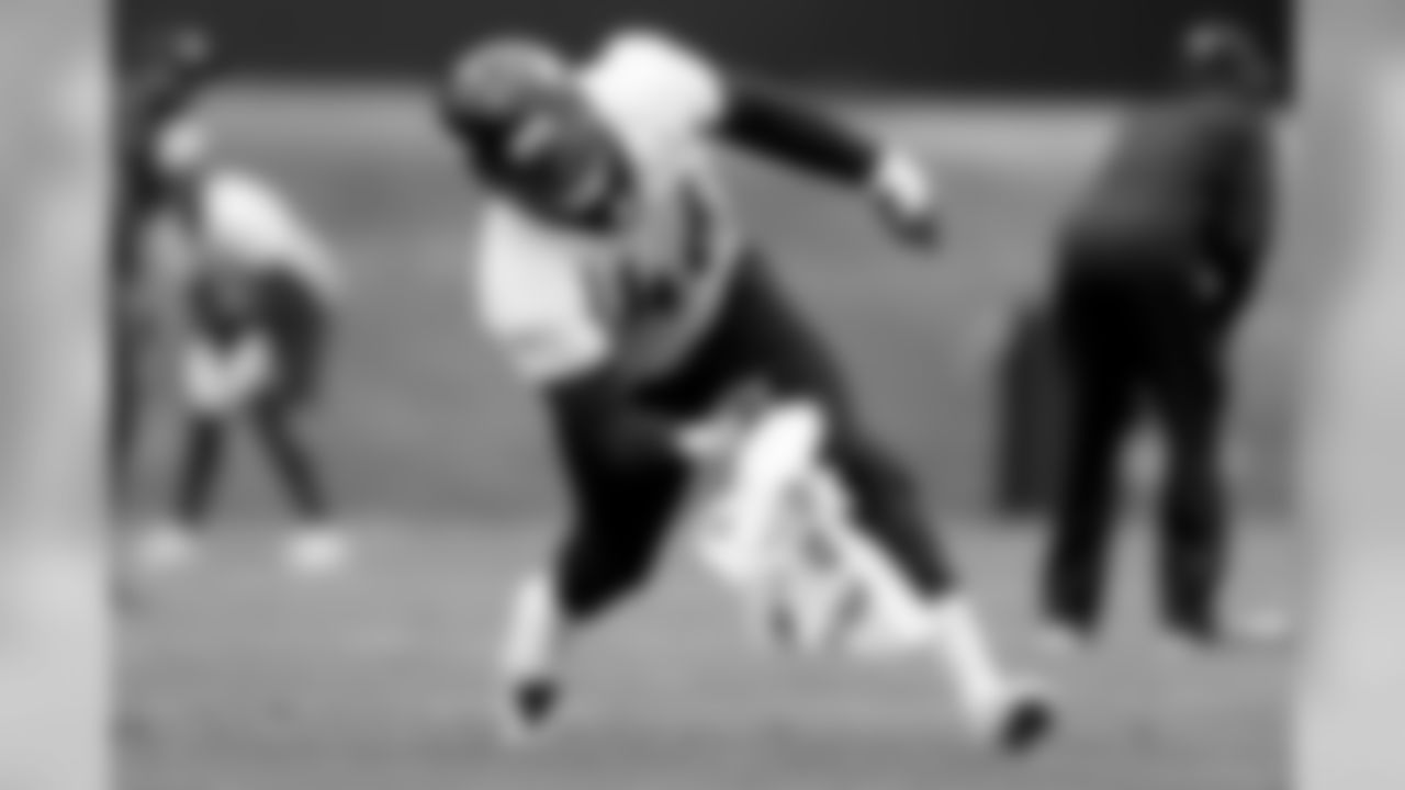 Outside linebacker Jeff Holland participates in rookie minicamp.
