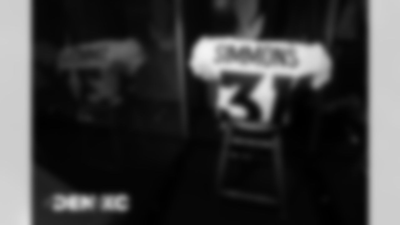 Justin Simmons's jersey in the locker room before the Broncos' Week 13 game against the Kansas City Chiefs at Arrowhead Stadium in Kansas City, Missouri. (Photo by Gabriel Christus)