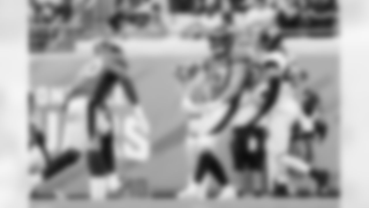 Josey Jewell during the Broncos' Week 2 game against the Jacksonville Jaguars at TIAA Bank Field in Jacksonville, Florida on September 19, 2021. (Photo by Gabriel Christus)