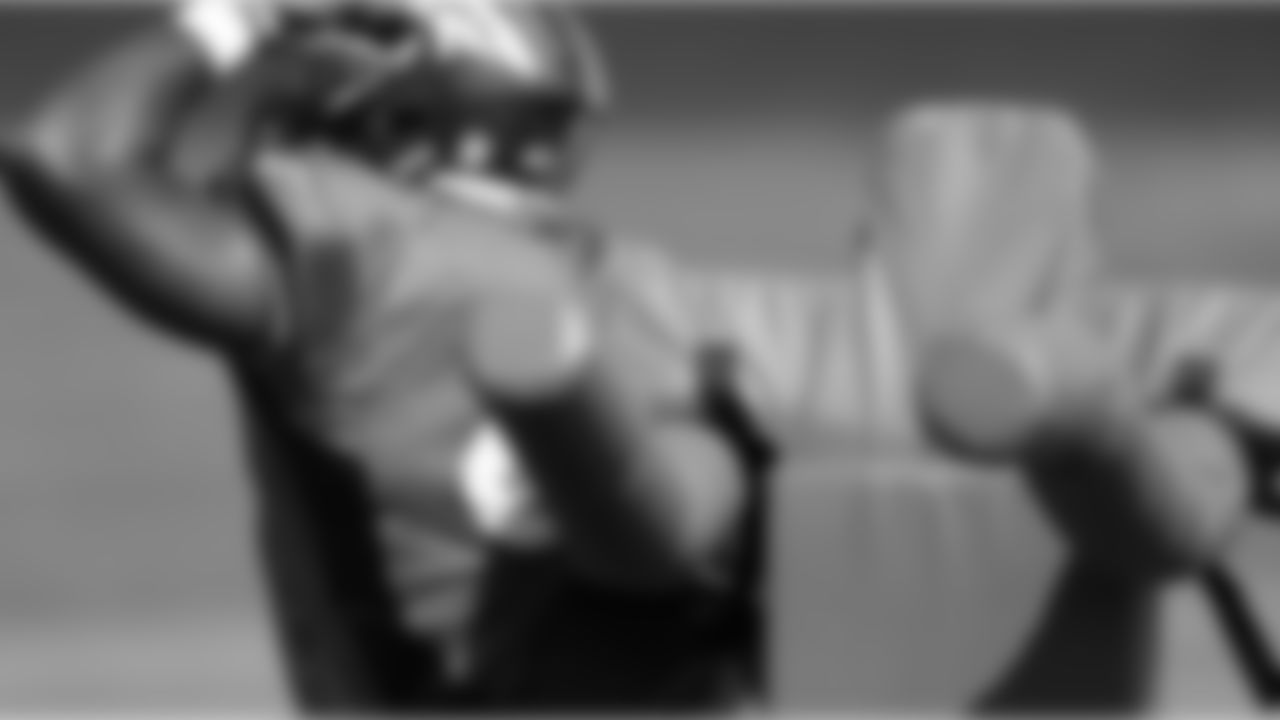 defensive end Shaneil Jenkins (69)