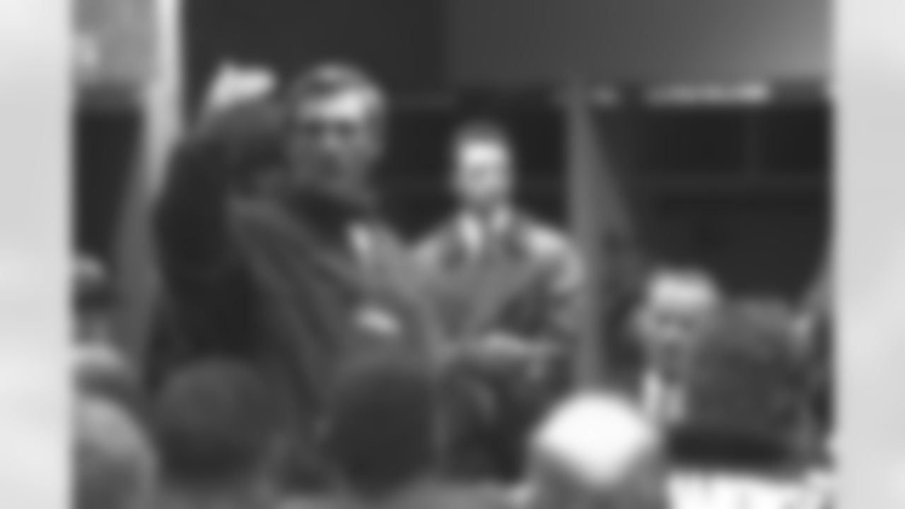 Denver: Head coach Mike Shanahan breaks down the game in a post-game discussion with his team against the Jacksonville Jaguars at Mile High Stadium in Denver, CO on December 27, 1997.