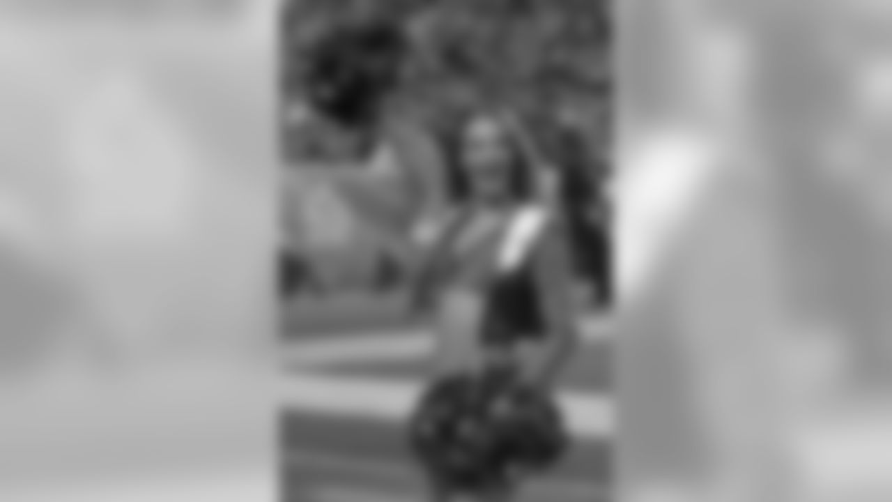 180819, CB, Denver Broncos, 2018 Berkleigh, DBC, Cheerleaders DBC, Cheerleaders Photo By: Paul Cloud