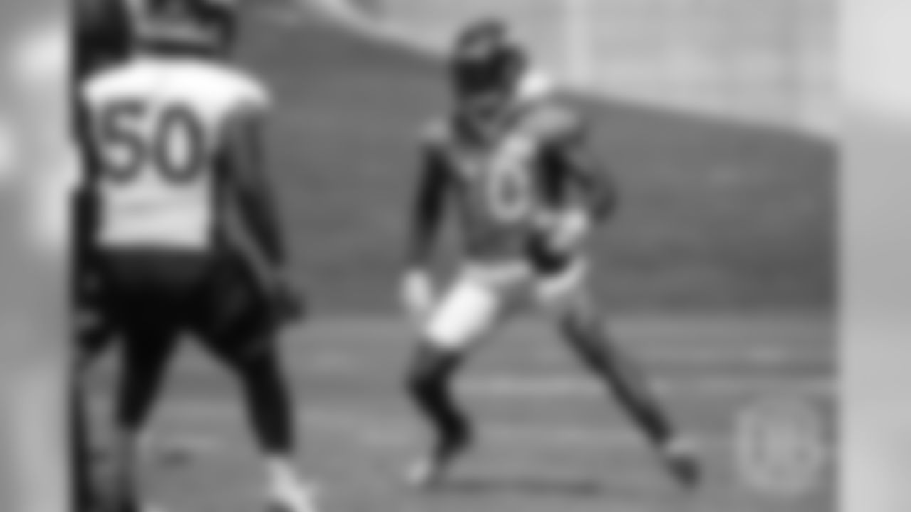 wide receiver Emmanuel Sanders (10) tries to juke out defenders during practice at the eighth day of OTAs on June 5, 2018.