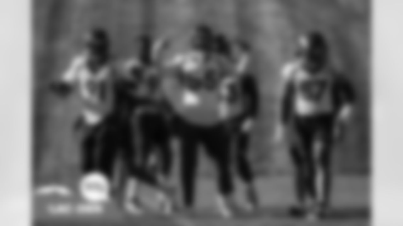 Stephen Weatherly, Bradley Chubb and other outside linebackers during practice at UCHealth Training Center in Englewood, Colorado on November 26, 2021. (Photo by Ben Swanson)