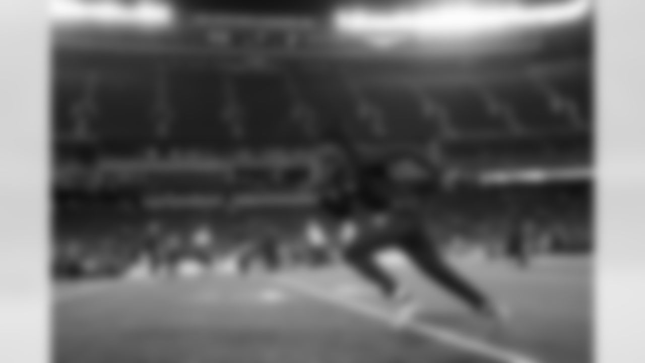 Jerry Jeudy before the Broncos' Week 13 game against the Kansas City Chiefs at GEHA Field at Arrowhead Stadium in Kansas City, Missouri on December 5, 2021. (Photo by Gabriel Christus)