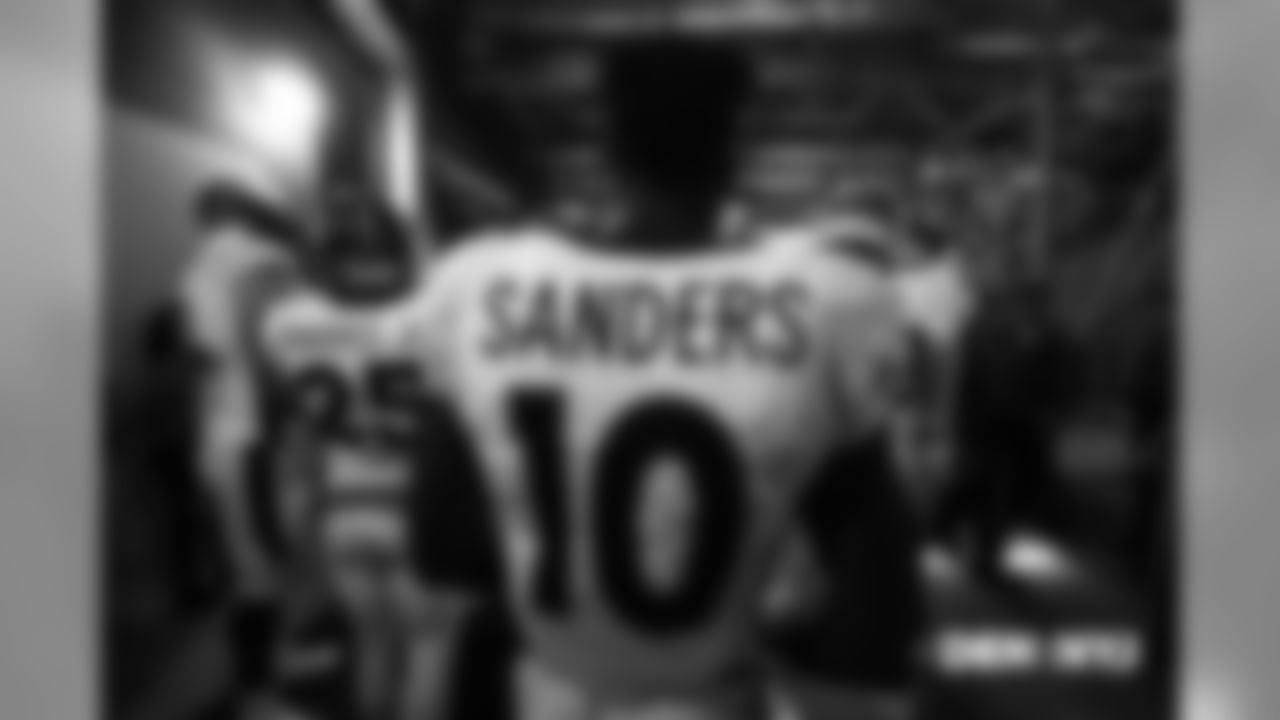 Emmanuel Sanders in the tunnel during player introductions before the Broncos' Week 5 game against the New York Jets at MetLife Stadium on October 7, 2018.