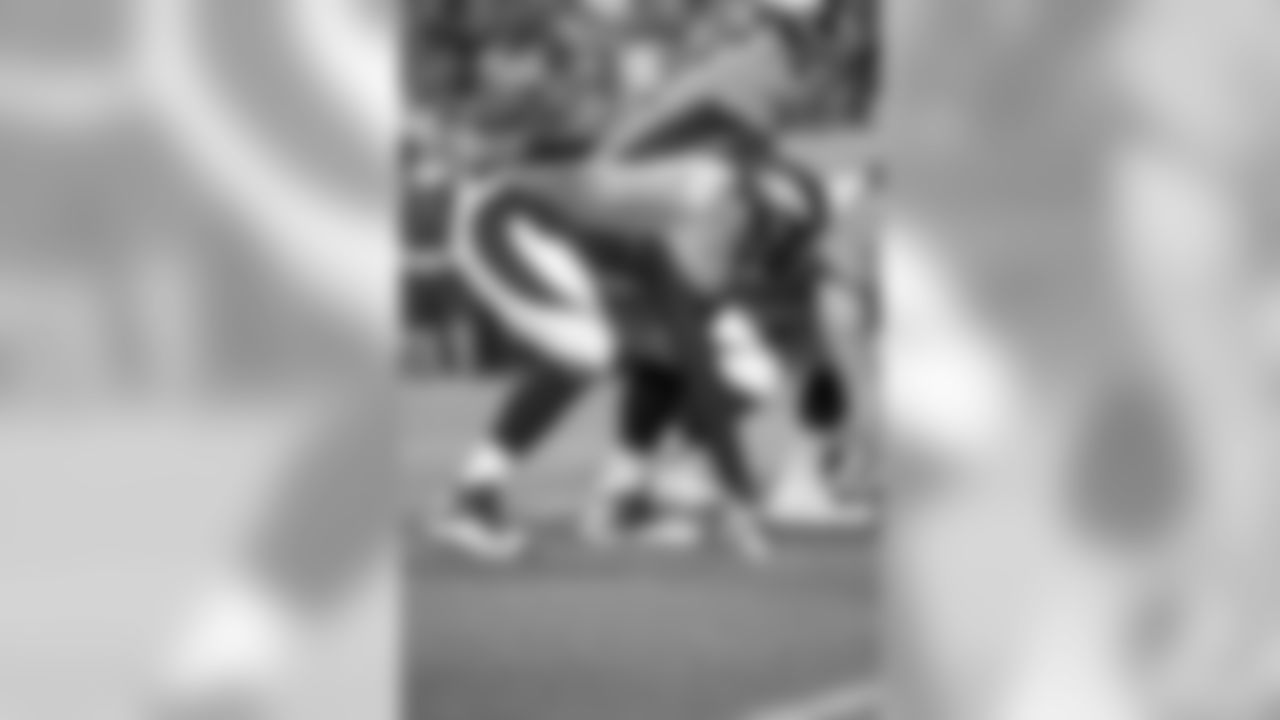 Tackle Donald Stephenson (71)