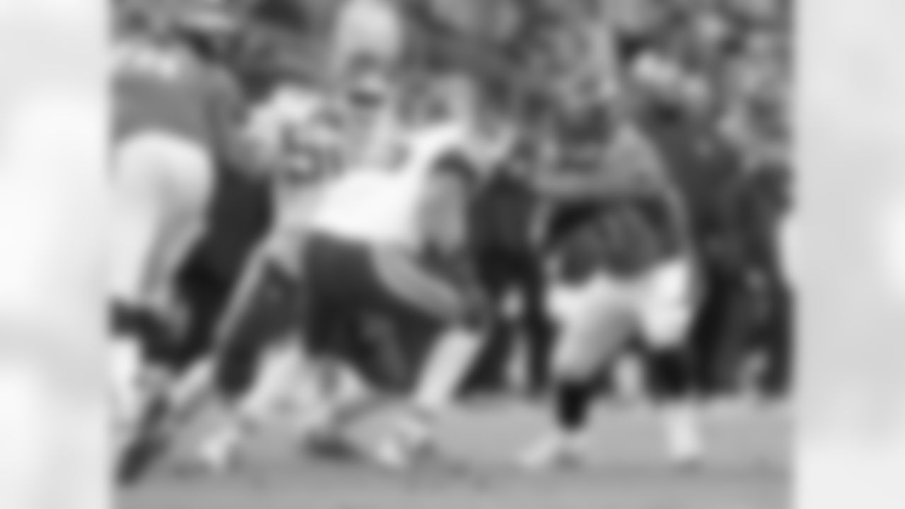 RB Knowshon Moreno looks for running room.