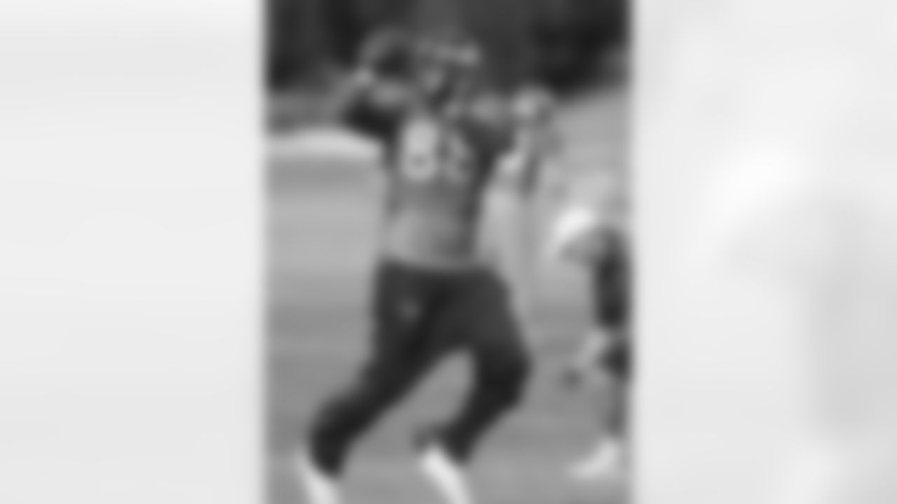 WR Demaryius Thomas reaches up to make a catch.