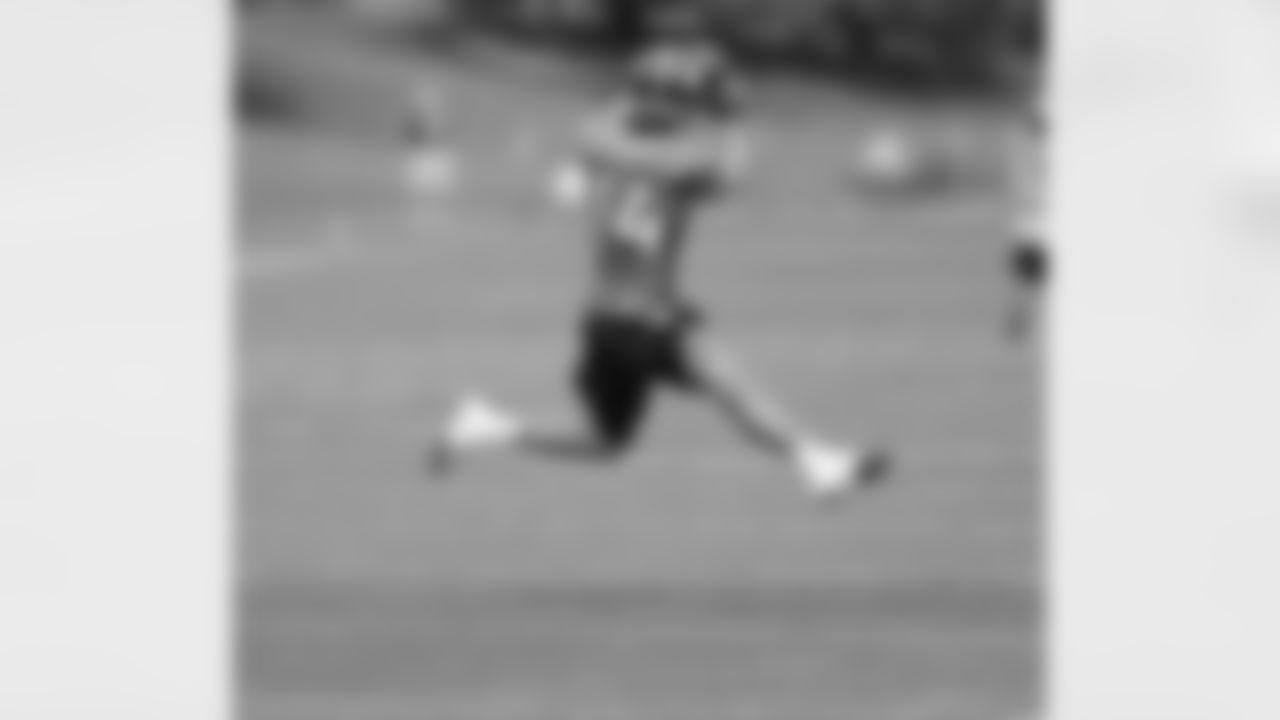 WR Brandon Stokley reaches out for a catch.