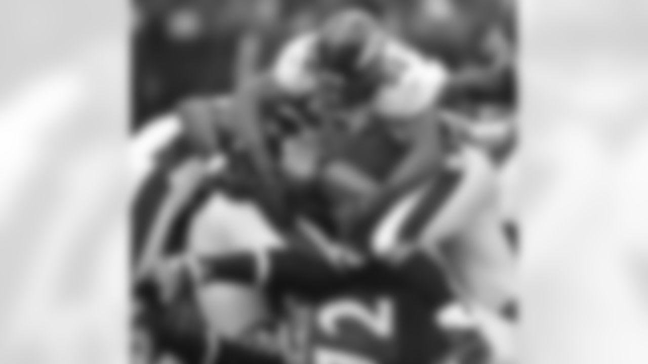 LB Wesley Woodyard jumps on the pile and tries to stop the Ravens ball-carrier.