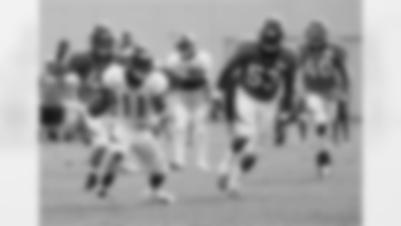 Holliday jukes a defender.