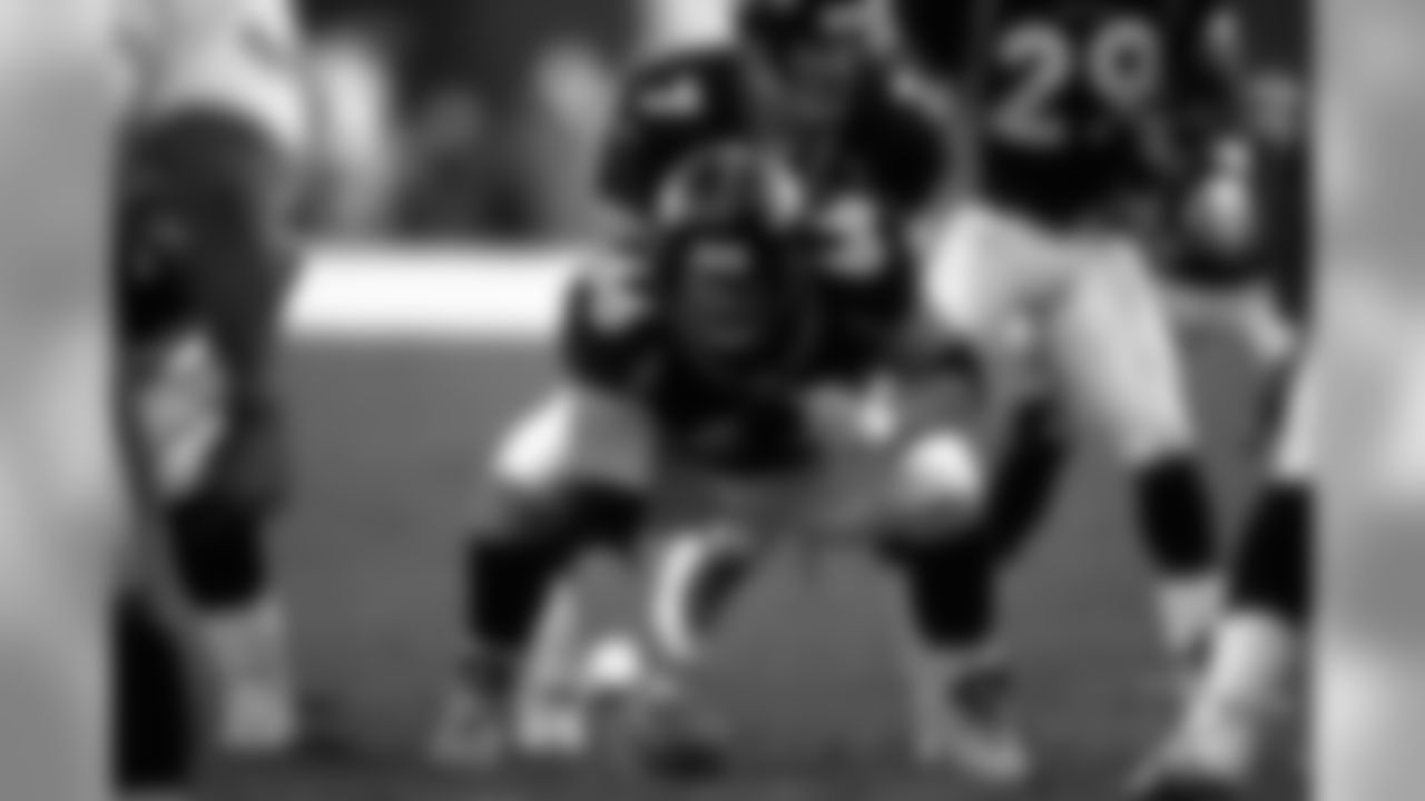 Five-time Pro Bowler; All-Pro selections in 1999 (first-team tie by TSN, second-team by AP), 2000 (first-team by AP, TSN) and 2003 (first-team by AP and PFWA)
Inducted into the Ring of Fame in 2013Career stats (all with Denver): 194 games, 188 starts