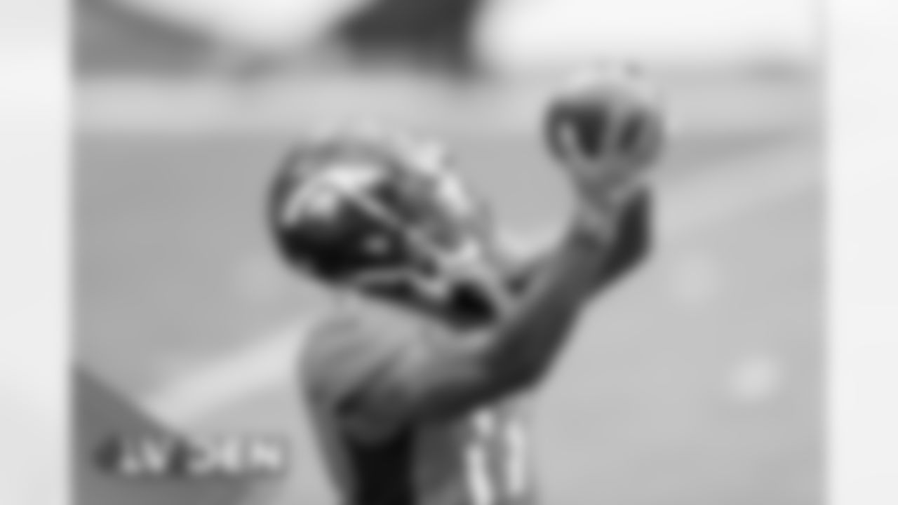 DaeSean Hamilton during pregame warmups before the Broncos' Week 17 game against the Las Vegas Raiders at Empower Field at Mile High in Denver, Colorado on January 3, 2021. (Photo by Gabriel Christus)