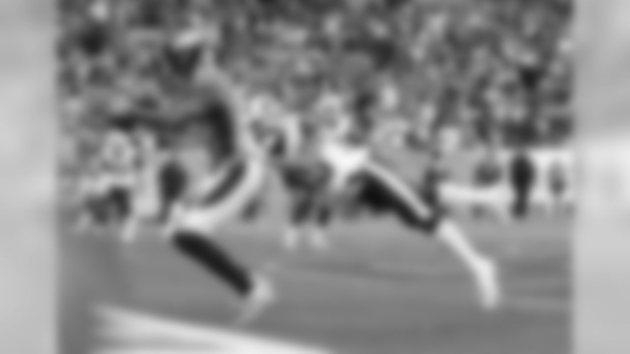 Demaryius Thomas gets his feet in on a touchdown catch against the Los Angeles Rams on Oct. 14, 2018.