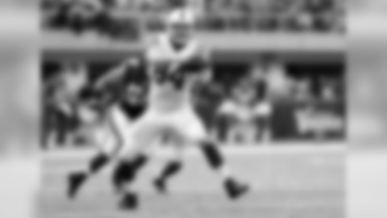 Doyle ruled in a breakthrough 2016 season that saw him comfortably exceed the reception, yardage and touchdown totals of his first three seasons combined. A reliable underneath target for Andrew Luck, the 6-foot-6, 267-pounder has good size -- and the ability to use it effectively.