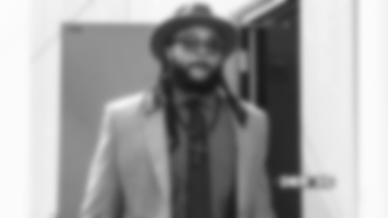 Billy Turner walks to the buses during the team's travel for their Week 8 game against the Kansas City Chiefs on October 27, 2018.