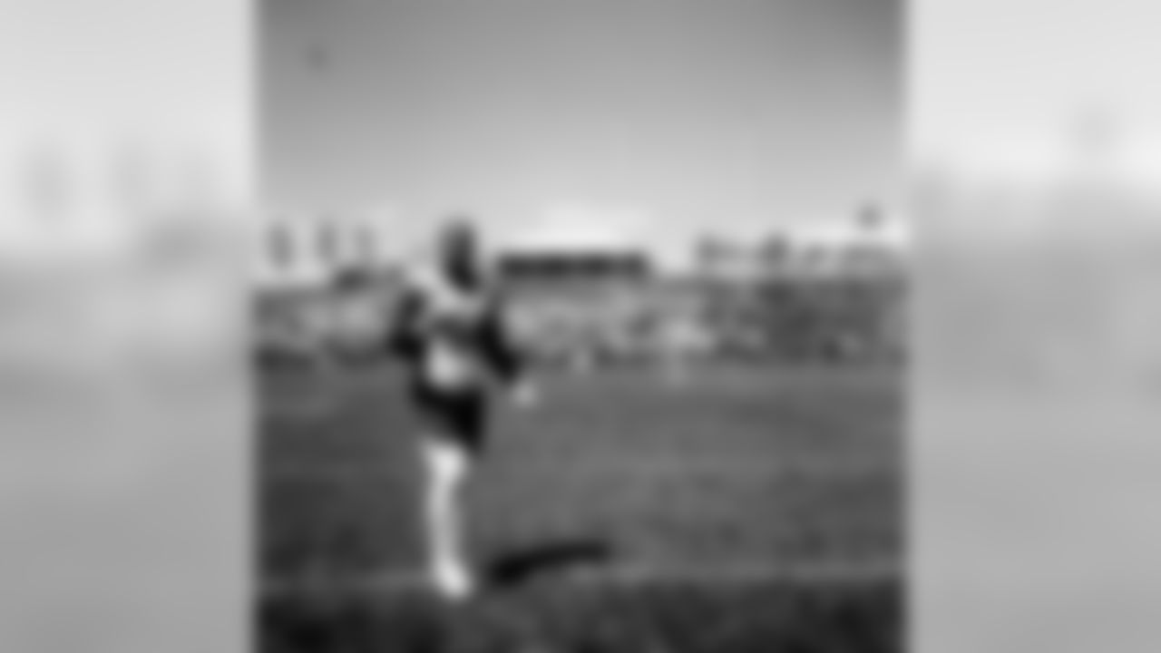 Von Miller gives a thumbs up as he walks across the field at a training camp practice on August 13, 2019. (Photo by Ben Swanson)