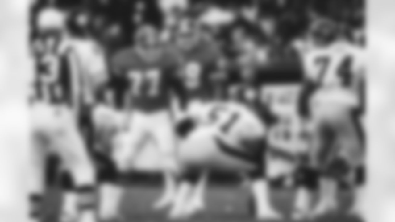 Karl Mecklenburg of the Denver Broncos during the NFL game against the Pittsburgh Steelers on November 5, 1989 at Mile High Stadium in Denver, Colorado.
Photo by Eric Lars Bakke