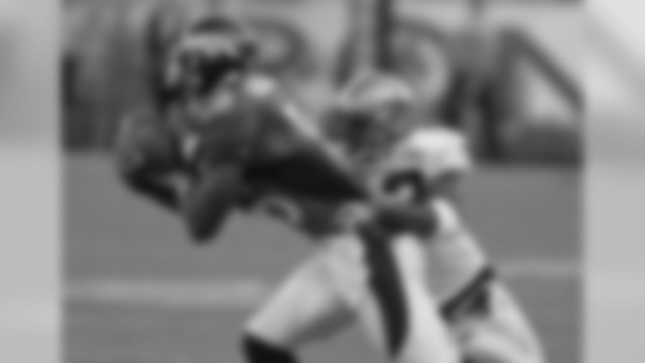 Brandon Marshall makes a tough catch against the New Orleans Saints on September 21, 2008.