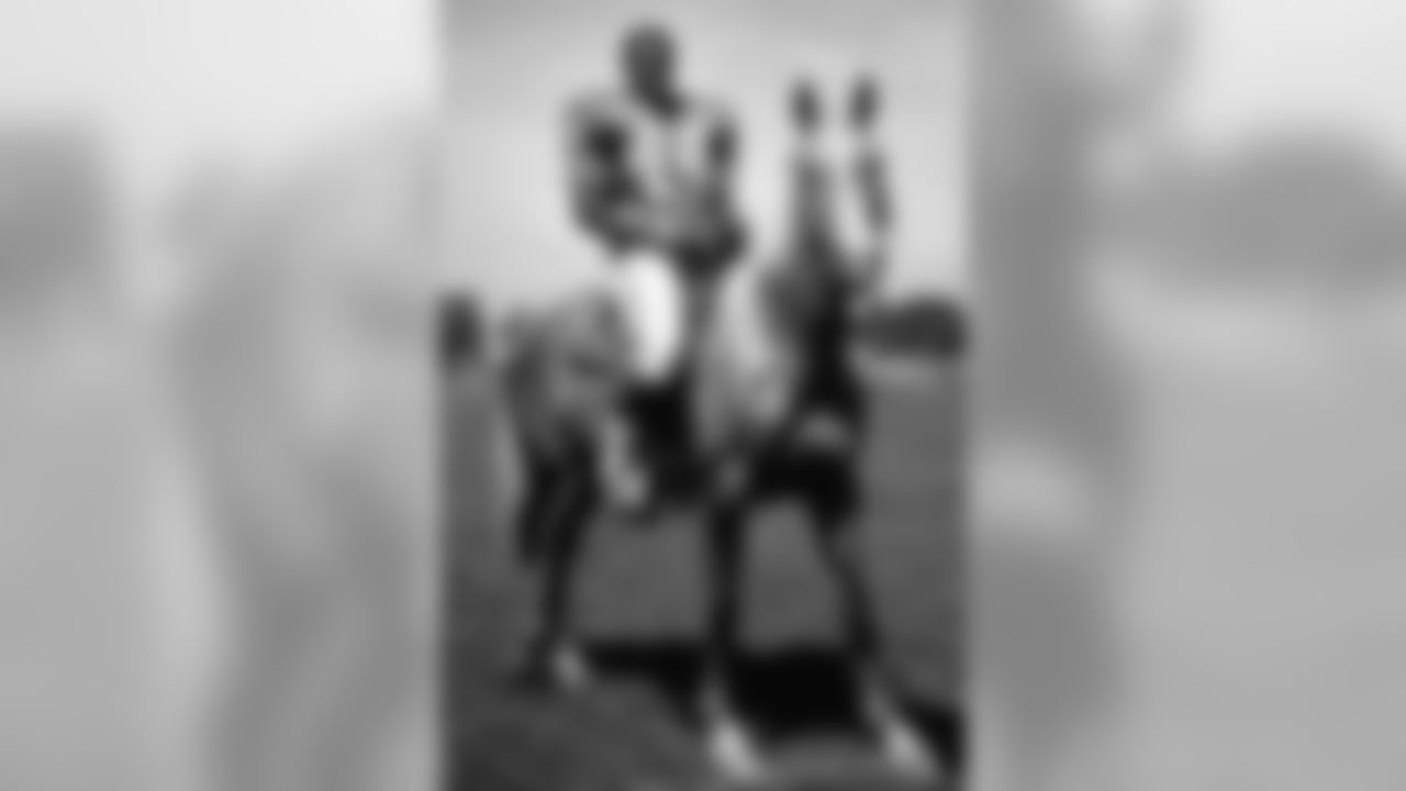 Floyd Little
Drafted: 1967 AFL Draft - first round, sixth overall. Hall of Fame induction: 2010. Ring of Fame induction: 1984. All-Pros: 1969. Pro Bowls/AFL All-Star Games: 1968-71, 1973. Years with Broncos: 1967-75. Broncos career stats: 117 games, 1,641 rushes, 6,323 rushing yards, 43 rushing touchdowns, 215 receptions, 2,418 receiving yards, nine receiving touchdowns.