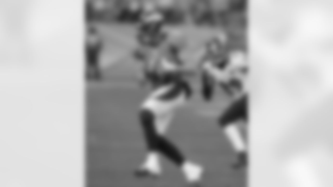 Dreessen secures a first-half reception.