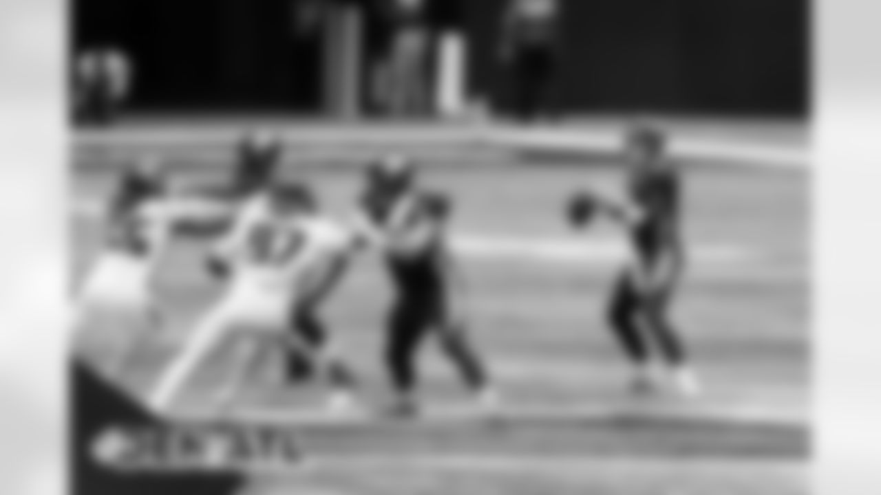 Drew Lock looks to throw during the NFL game against the Atlanta Falcons at Mercedes-Benz Stadium in Atlanta, Georgia, November 08, 2020.
Photo by Drew Dinwiddie
