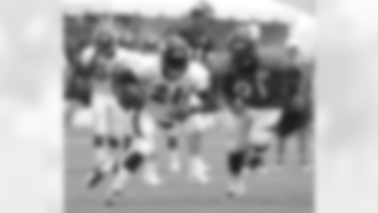 Hillman runs with the ball.