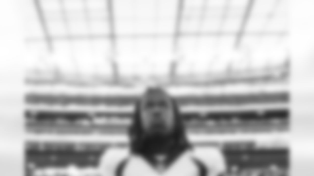Jerry Jeudy on the sideline before the Denver Broncos' Week 6 game against the Los Angeles Chargers at SoFi Stadium in Inglewood, California on October 17, 2022. (Photo by Ben Swanson)