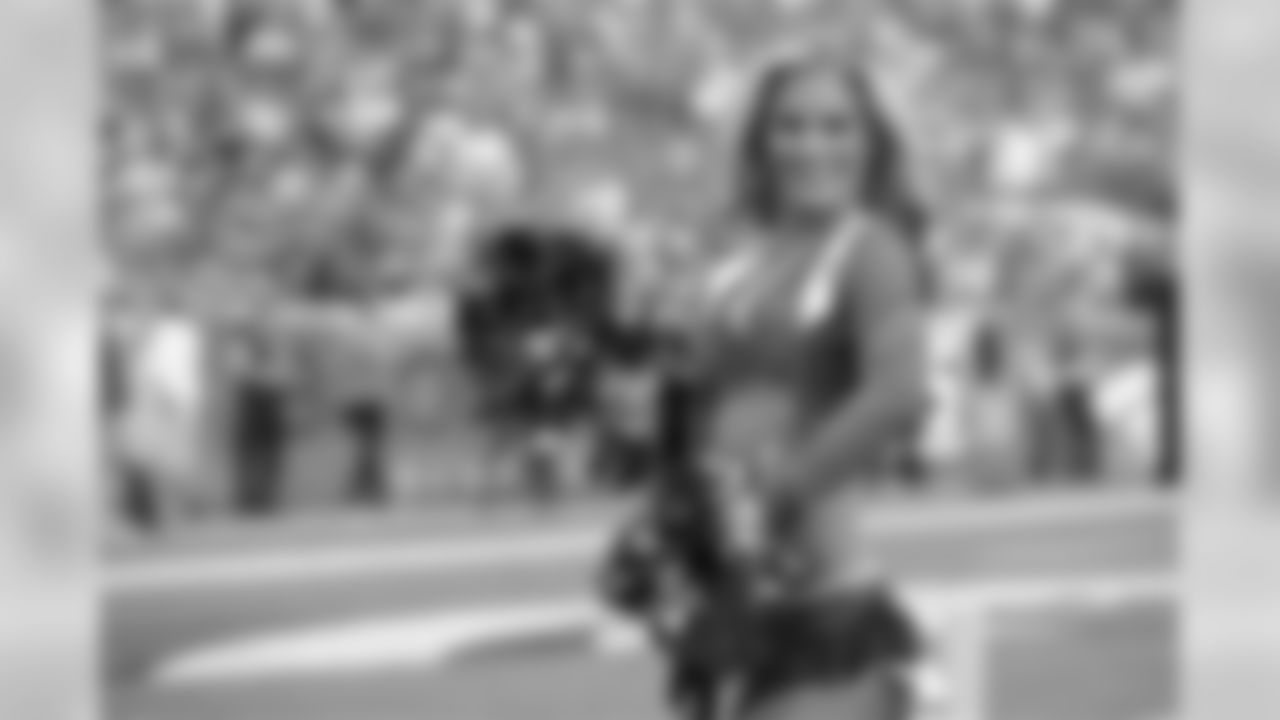 Denver Broncos, DBC, Cheerleaders Allison