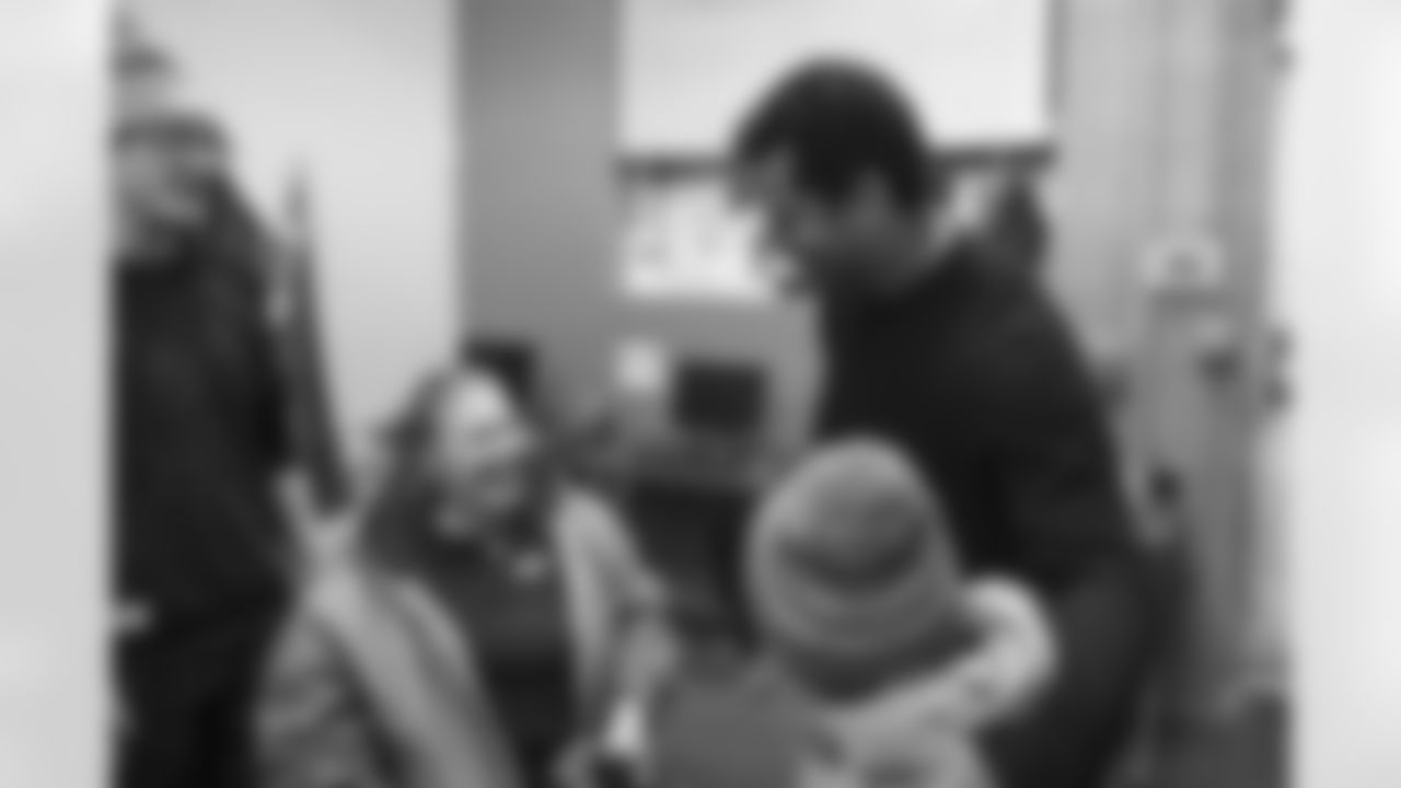 Russell Wilson visited Urban Peak to make gingerbread houses during a holiday celebration on Monday, December 5, 2022 at Urban Peak in Denver, Colorado.
Photo by Gabriel Christus / Denver Broncos