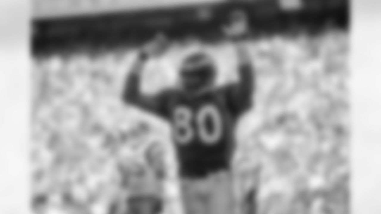 Rod Smith raises the roof after scoring a touchdown against the St. Louis Rams at Mile High Stadium in Denver, CO on September 14, 1997.