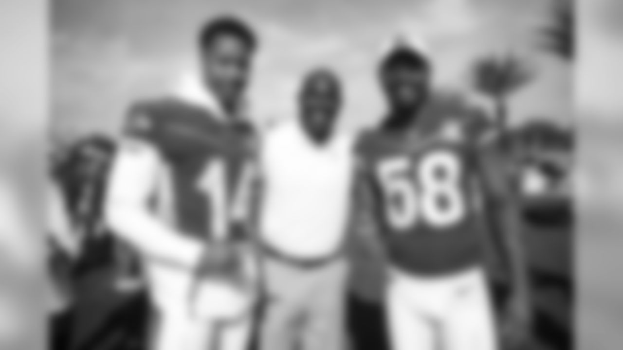 Courtland Sutton, Von Miller and Ring of Fame and Pro Football Hall of Fame running back Terrell Davis during the AFC's team photo session for the 2020 Pro Bowl outside the team hotel in Orlando, Florida, on January 23, 2020. (Photo by Ben Swanson/DenverBroncos.com)