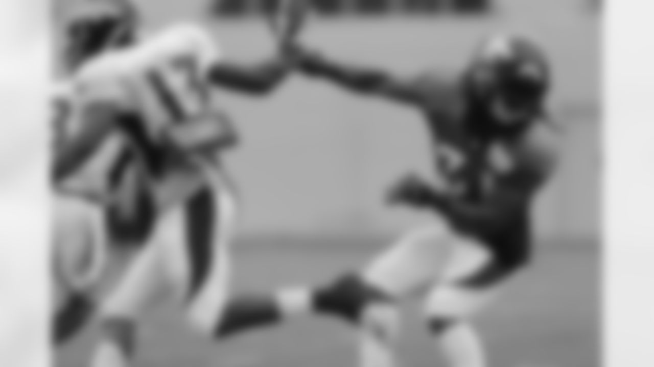 Bolden defends Kemonte' Bateman.