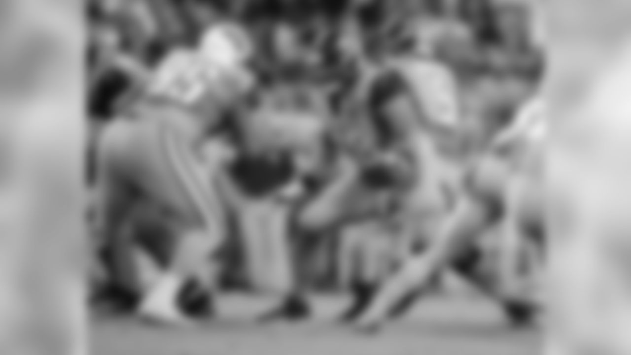 2015 stats: 16 starts in 16 games
Career stats: 6 NFL seasons, 94 starts, 96 games, Pro Bowl (2012)