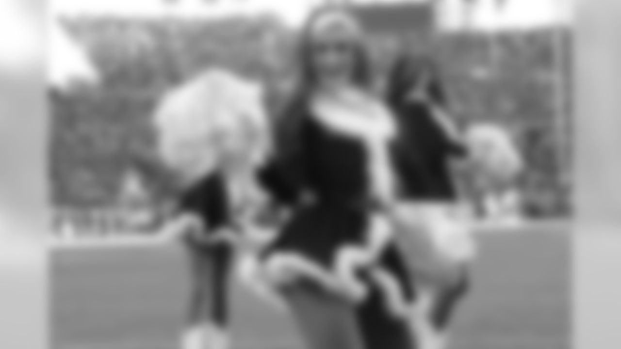 Denver Broncos, Cheerleaders, 161218, NEP First Quarter Dance Sara