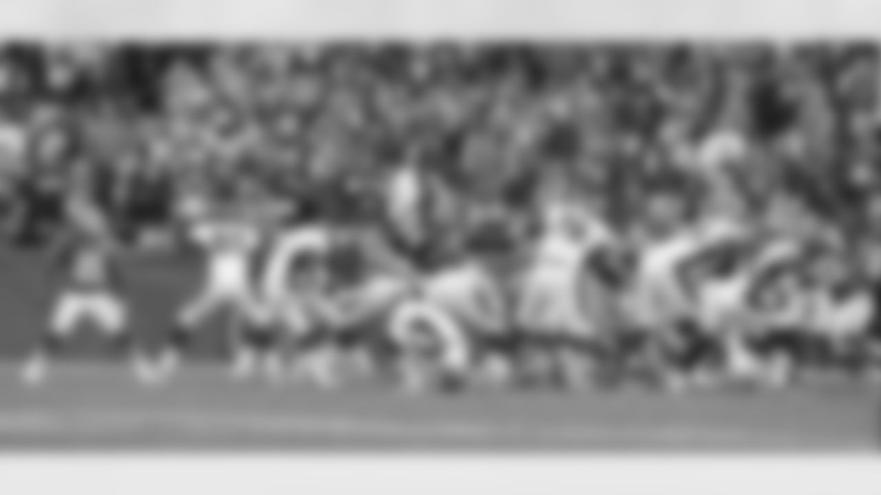 Denver Broncos placekicker Matt Prater (05) kicks a 34 yard field goal with 18 seconds remaining during fourth quarter action against the Kansas City Chiefs in the NFL game at Arrowhead Stadium in Kansas City, MO November 25, 2012.