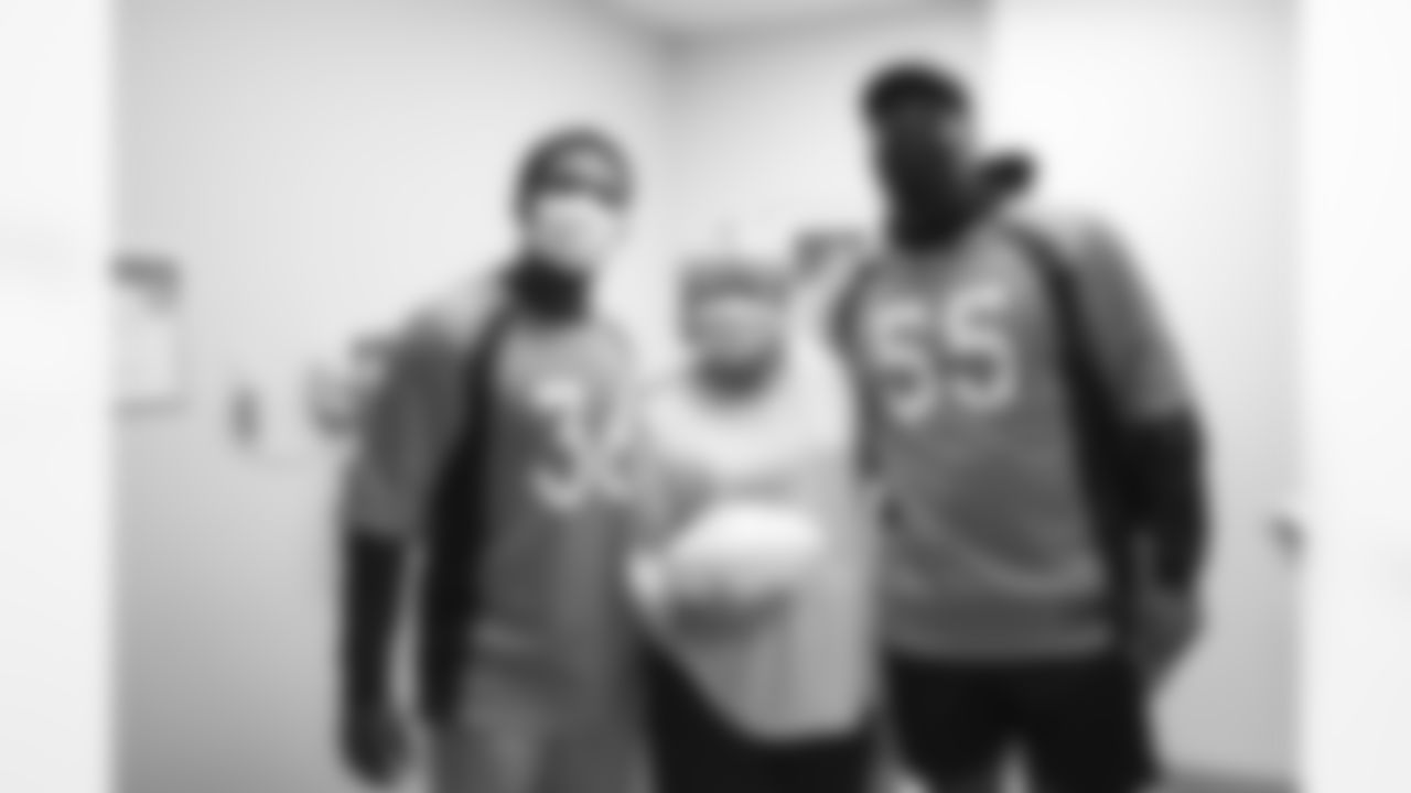 Devine Ozigbo and Bradley Chubb during a visit to patients and staff on Tuesday, September 27, 2022 at UCHealth in Aurora, Colorado.
Photo by Gabriel Christus/Denver Broncos