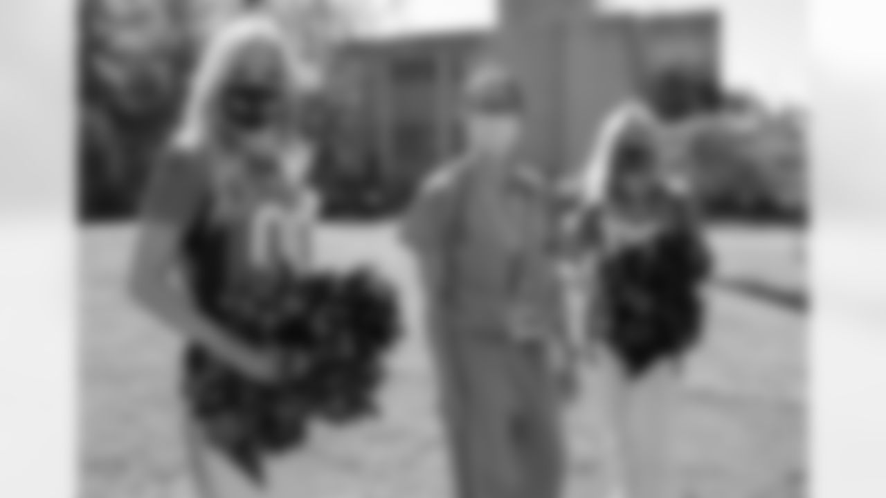 Denver Broncos Cheerleaders and Miles the Mascot deliver more than 2,700 gourmet boxed lunches, prepared by Epicurean Catering, to frontline and essential workers (healthcare professionals, first responders, teachers, grocery store employees and nonprofits) the week of Aug. 31, 2020.