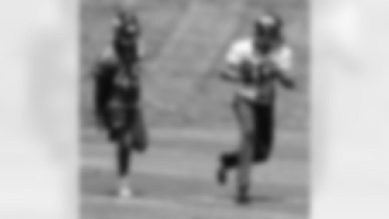 Decker makes a catch.