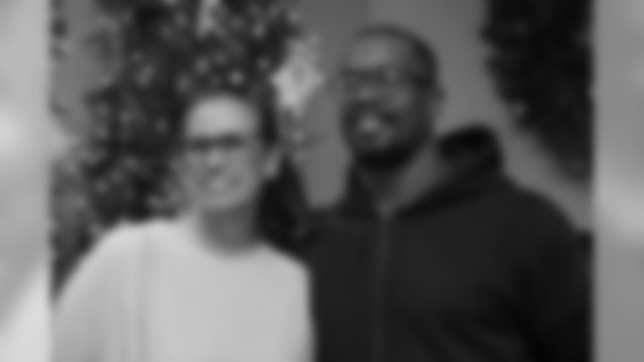 Von Miller takes photos with fans to help encourage donations at a toy drive for Boys & Girls Clubs of Metro Denver for the holidays on December 23, 2019. (Photo by Ben Swanson)