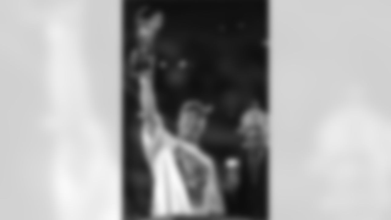 John Elway holds up his second consecutive Super Bowl trophy against the Atlanta Falcons at Pro Player Stadium in Miami, FL on January 31, 1999.